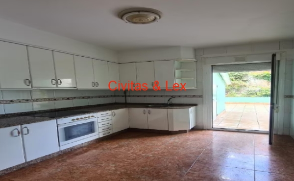 VENTA PISO REFORMADO CON TERRAZA EN A CARBALLEIRA